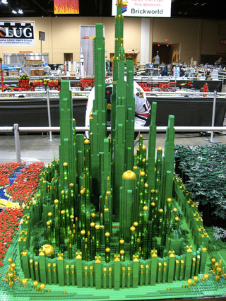 Illustration for article titled Huge Lego Wizard of Oz Build Includes a Motorized Tornado